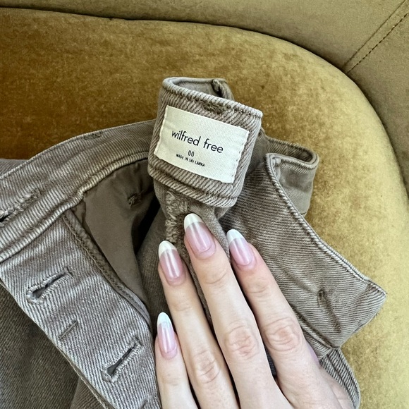 Aritzia Cargo Pants - Picture 5 of 5